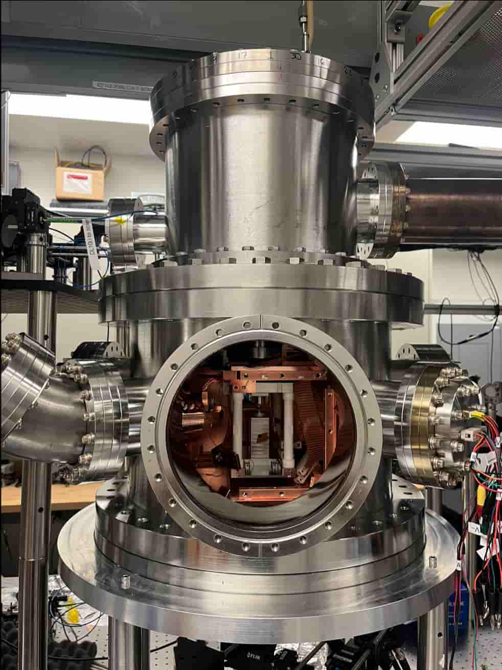 Second image of the cryogenic atom chip microscope setup.