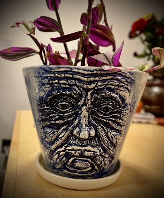 A face pot.