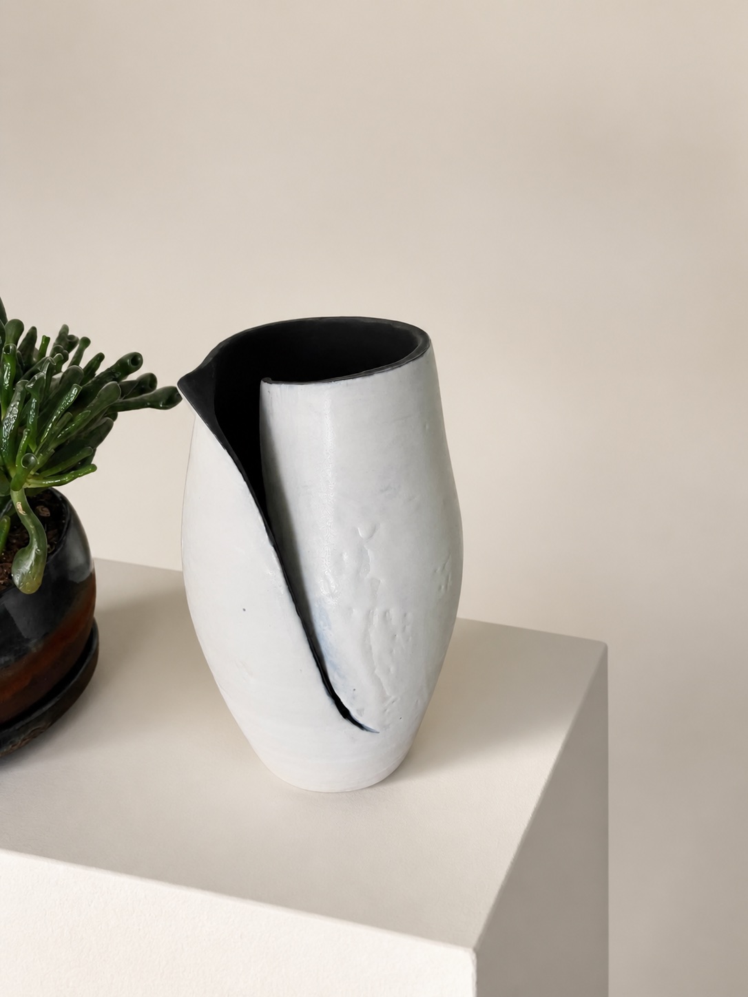 A ceramic slice vase.