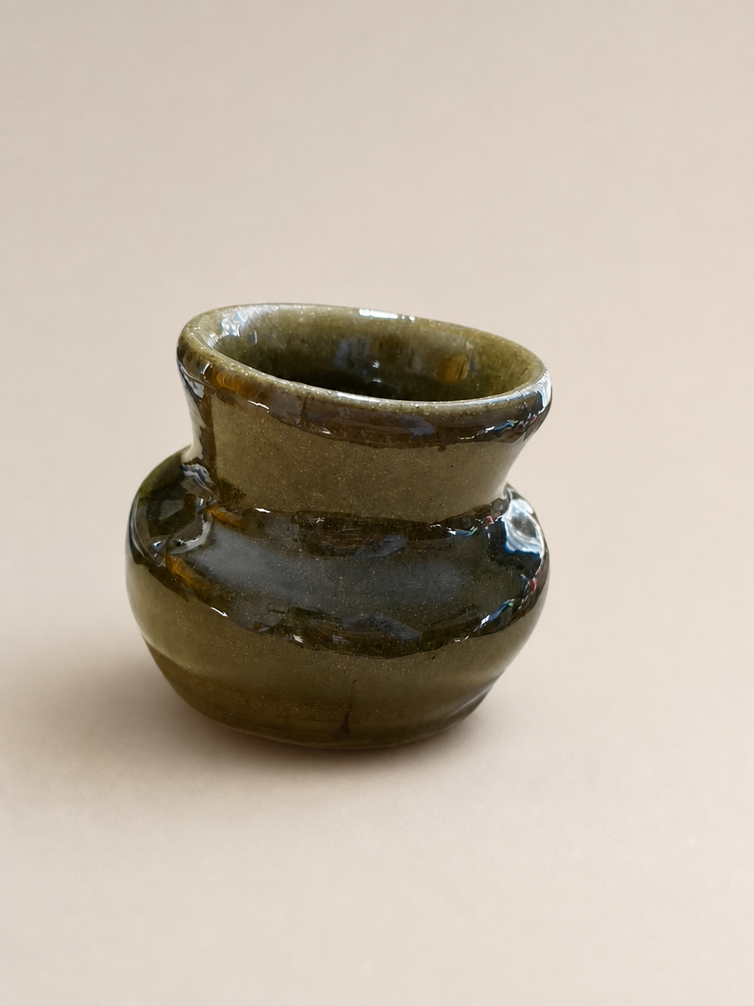 An ugly green vase.